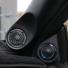 Aピラーの加工によるミッドレンジのビルトイン取り付けに加えてドアミラー裏の処理もスマートで美しい。