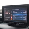 オーディオテクニカの車載メディアプレイヤーであるAT-HRP5を用いる。メニューなどはディスプレイに映し出され使い勝手も良い。