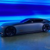 長いボンネット、高いベルトライン、低いルーフなど、プロポーションはかなり特徴的だ。