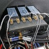 サブウーファーをドライブしているのはJLオーディオのG1300。サイドウォールに沿うようにコンパクトに取り付けられている。