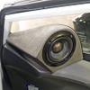 ミッドレンジのRJ085-Lはドアミラー裏にあたるドア上部に写真のようなマウントをワンオフしてインストールされている。