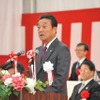 周辺住民の協力や関係者への謝辞を述べる中日本高速・宮池克人社長（13日・愛知県岡崎市）