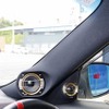 ピラー加工を施すことで異形グリルを備えたミッドレンジを美しくインストールしたスタイルもコクピット内の見どころとなった。