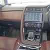 ドアスピーカーは純正内張りをそのまま活かしたインナー取り付け。ツイーターもドアミラー裏にさりげない加工とした点も特徴。