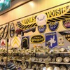 看板やステアリング、ランプ類を扱うショップ