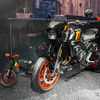スズキ GSX-8TT と“GSX-8TT仕様”のストライダー（東京オートサロン2026）