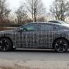 BMW iX4 市販型のプロトタイプ