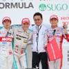 スーパーフォーミュラの今季第6戦、スポーツランドSUGO戦の表彰式。優勝はA.ロッテラー。