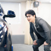 細部の仕上がりまでを堪能する安東氏