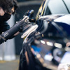 面ごとに状況を見極めて最適なバフ、コンパウンドで磨いていく