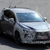 レクサス『NX』新型、ニュルブルクリンク出現！ 車内に垂直ディスプレイか？ 画像