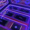 フロアには5台のパワーアンプ（2台のダミー含む）とプロセッサーを整然と並べてレイアウトしている。