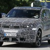 2トン級のフル電動SUV、BMW『iX5M』のスクープに成功---ガソリンエンジンのX5Mを圧倒か 画像
