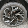 タイヤサイズは225/45R19。車重1.4トン台には十分すぎる性能で、少々コーナリングスピードが速くてもびくともしなかった