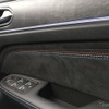 トリムやステアリングのトリコロールステッチはエスプリアルピーヌのみの仕様