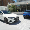 メルセデスベンツ CLA 新型。写真右がEVの「with EQ Technology」