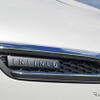 車体側面には「INLINE 6（直列6気筒）」のオーナメントが。6気筒であること自体が特別という時代だ