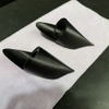 3Dプリンターで作ったパーツと車両の内張などをドッキングさせる作業。ぴたりとフィットするので接着作業がメインになる。