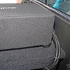 ケーブルはカプラーオンで設置され、大きな荷物を積載する際にはパワードサブウーファーを撤去できる構造。