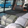 荷室は御覧の通り、キャンプギアや釣り道具などを満載する。パワードサブウーファーは左前方に設置しているのがわかる。