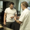 ブラッドリー・クーパー＆マーカス・ウェアリング／『二ツ星の料理人』　(C)2015 The Weinstein Company.