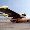 1974年「黄金銃を持つ男」「AMC ホーネット ハッチバック」がこのまま空を飛ぶという、ありえない発想がいかにもボンドカーらしい。