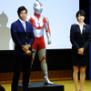 日本バレーボールリーグ機構・嶋岡健治会長、JTサンダーズ・越川優選手、NECレッドロケッツ・古賀紗理那選手などが登壇したVリーグ記者発表（2016年6月29日）