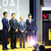 日本バレーボールリーグ機構・嶋岡健治会長、JTサンダーズ・越川優選手、NECレッドロケッツ・古賀紗理那選手などが登壇したVリーグ記者発表（2016年6月29日）