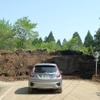 通行止情報のない道路も寸断されていた。地すべりとは樹木や草が生えたままスライドしてくるのだということをビジュアルで初めて知った。