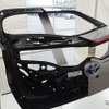 【トヨタ プリウスPHV 新型】大型部品のバックドアに炭素繊維強化樹脂を採用 画像