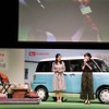 牛窪恵（向かって左）と高畑充希