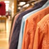 小売店では問屋を回り、商品を探し求めるコストを抑える傾向にある
