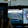 後退時も「Parking」ボタンを押し続ける。手を離せば車両は直ちに止まる