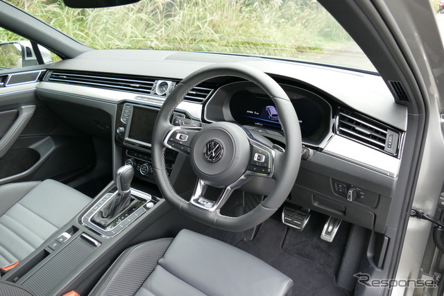 VW パサート ヴァリアント 2.0TSI R-Line