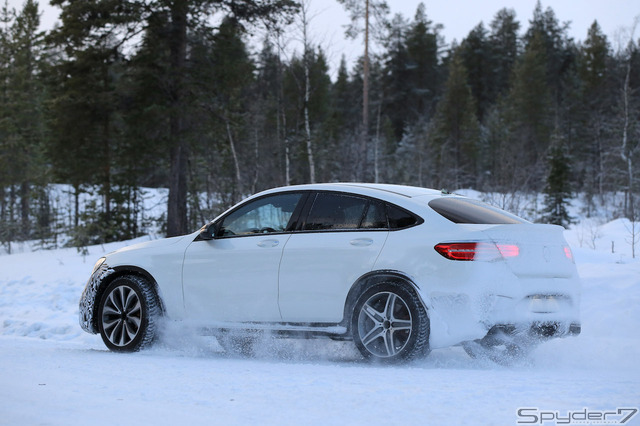 メルセデス AMG GLC63 クーペスクープ写真