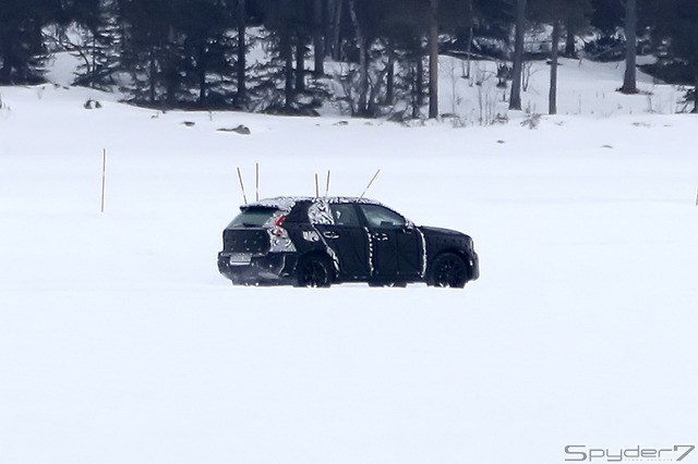 ボルボ　XC40スクープ写真