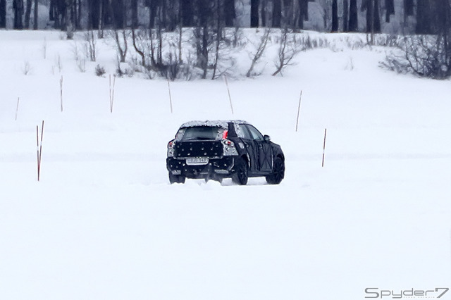 ボルボ　XC40スクープ写真