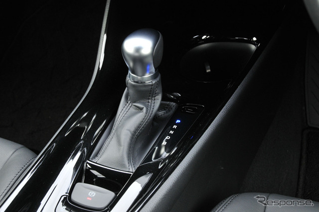 トヨタ C-HR G プロトタイプ