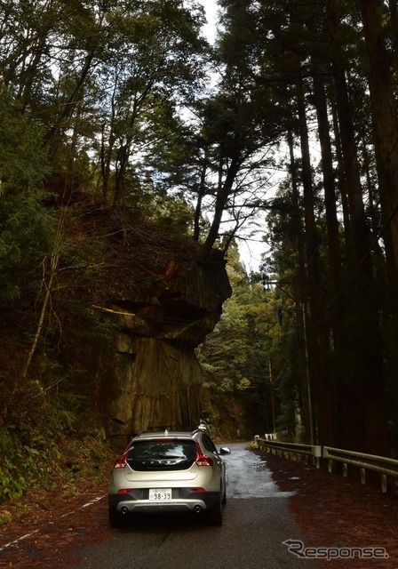 日之影町から大分方面へ向かう山道。険路であった。