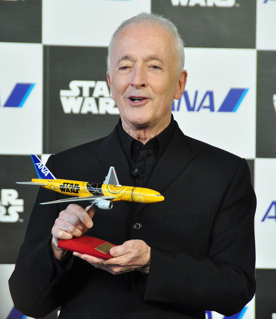 アンソニー・ダニエルズ／C-3POのデザインを模したANAのジェット機のお披露目式