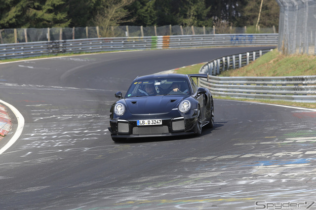 ポルシェ911GT2 RSスクープ写真