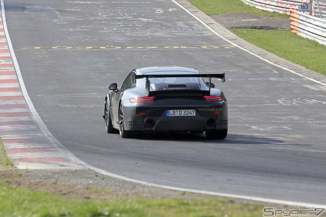 ポルシェ911GT2 RSスクープ写真