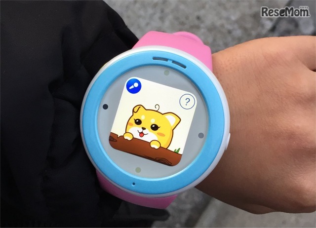 「mamorino watch」。このキャラクターに話しかけると通話などができる。