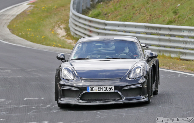 ポルシェ　ケイマン GT4 RS スクープ写真