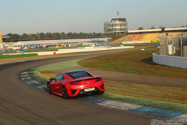 ホンダ NSX 新旧モデルがニュルでタイムアタック【写真集】