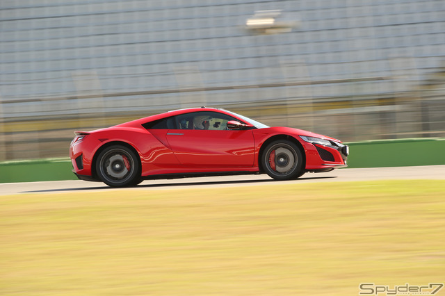 ホンダ NSX 新旧モデルがニュルでタイムアタック【写真集】