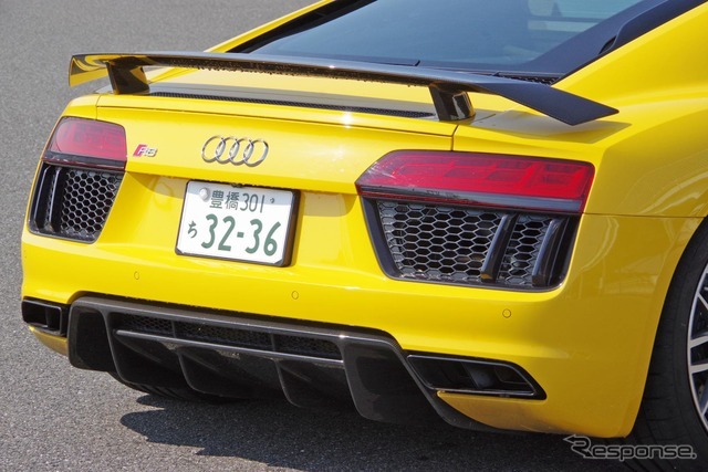 アウディ R8 V10 plus