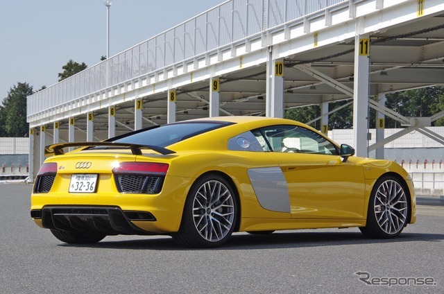 アウディ R8クーペ V10 プラス 5.2FSI クワトロ