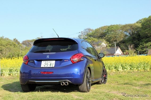 プジョー 208GTi by PEUGEOT SPORT