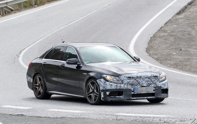 メルセデス AMG C63 セダン　スクープ写真